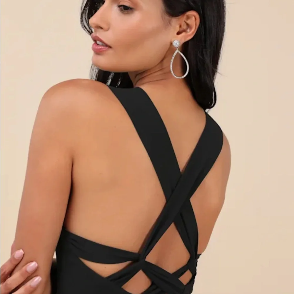 Taline Strappy Mermaid Evening Gown - Picture 4 of 6